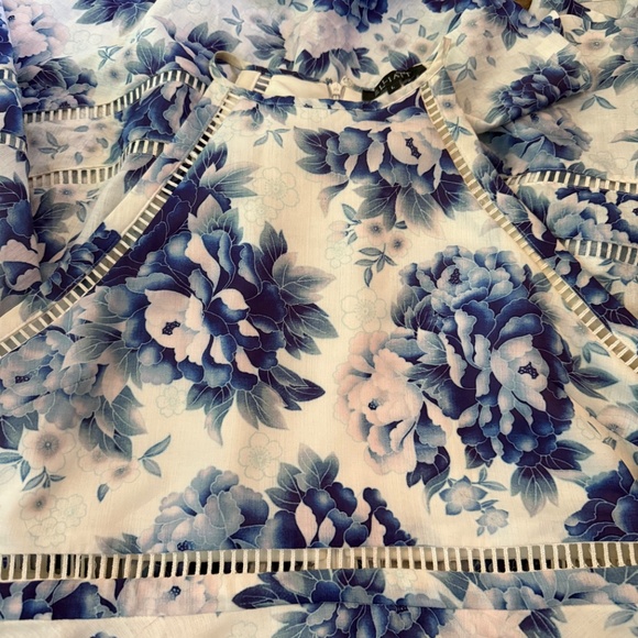 Elliatt Floral Flourish Midi Dress - Picture 7 of 7